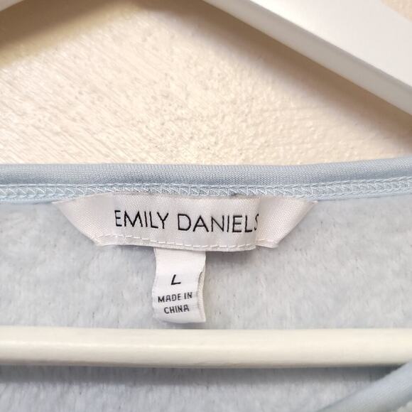 Emily Daniels Crewneck Sweater Tee Size L Super Soft Cozy Shirt Comfy Stars Blue - Picture 3 of 6